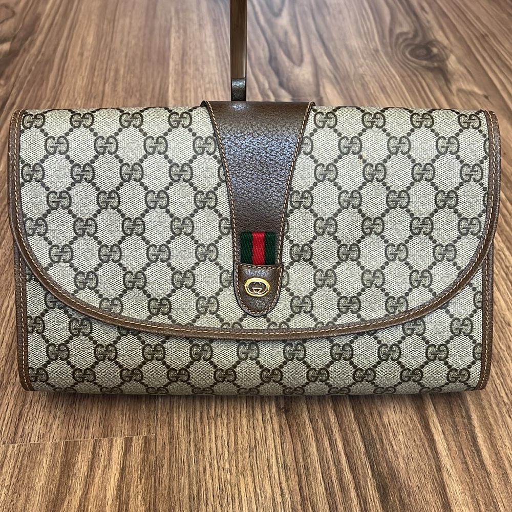 A127- 💯 % authentic Gucci Clutch bag